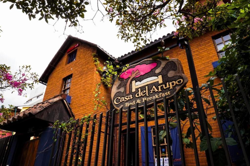 Casa Del Arupo Hostel Quito Exterior photo